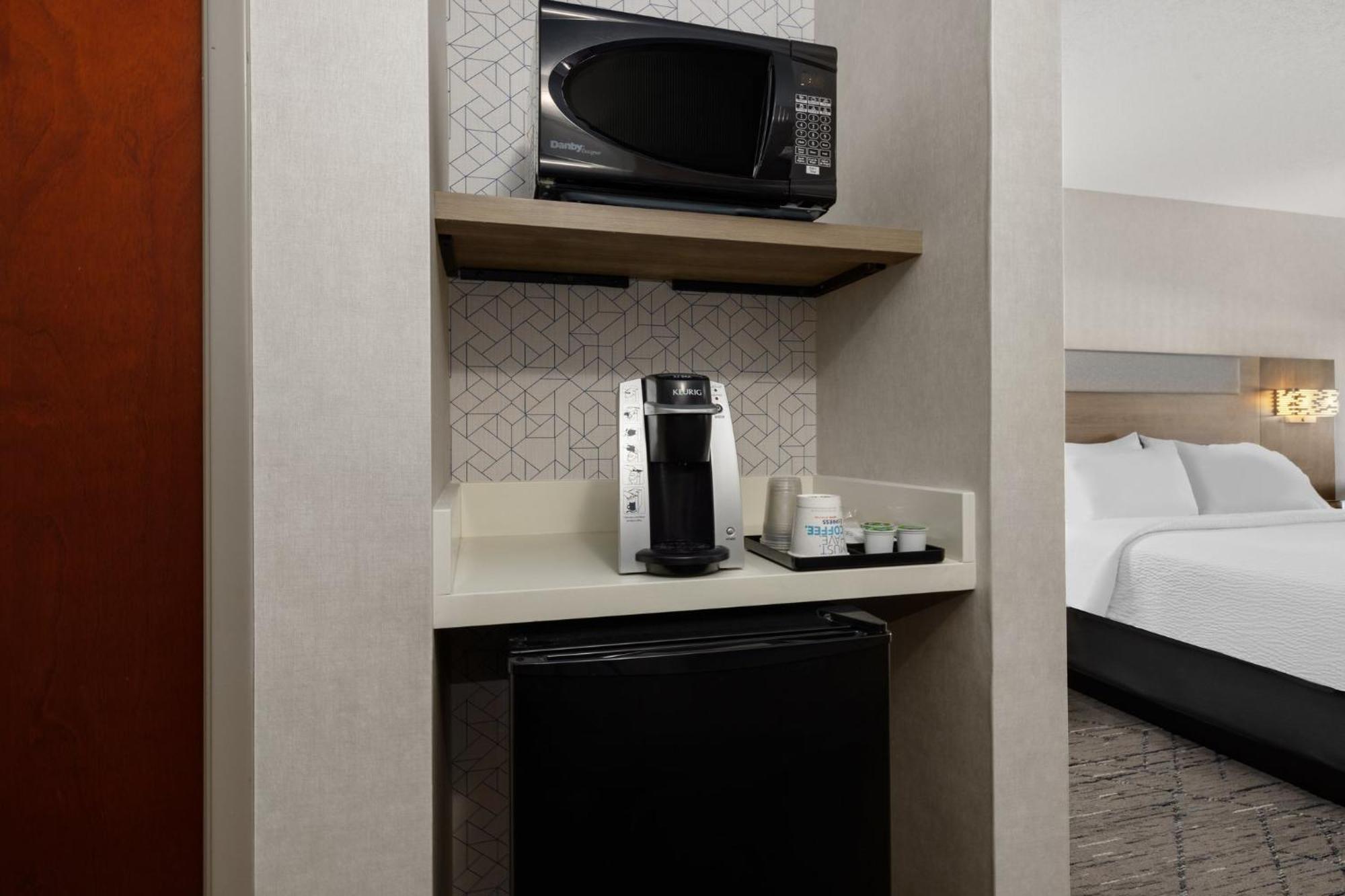 Express Grove - Premium Outlet Mall By Ihg Hotel Grove City